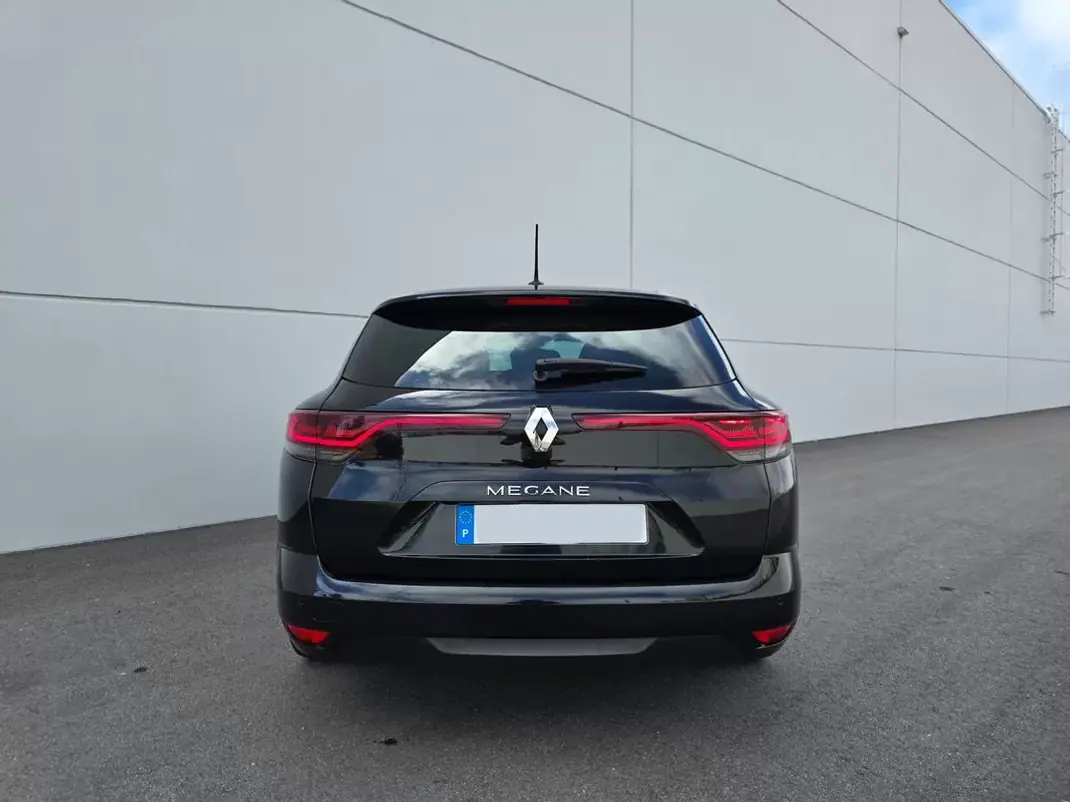 Renault Mégane 2021 - 15400 EUR, 63000 km - AUTO.MOTO.pt - 63000km - foto 9 de 30