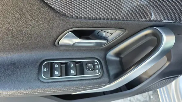 Mercedes-Benz A 180 2018 - 21890 EUR, 115000 km - AUTO.MOTO.pt - 115000km - foto 32 de 37
