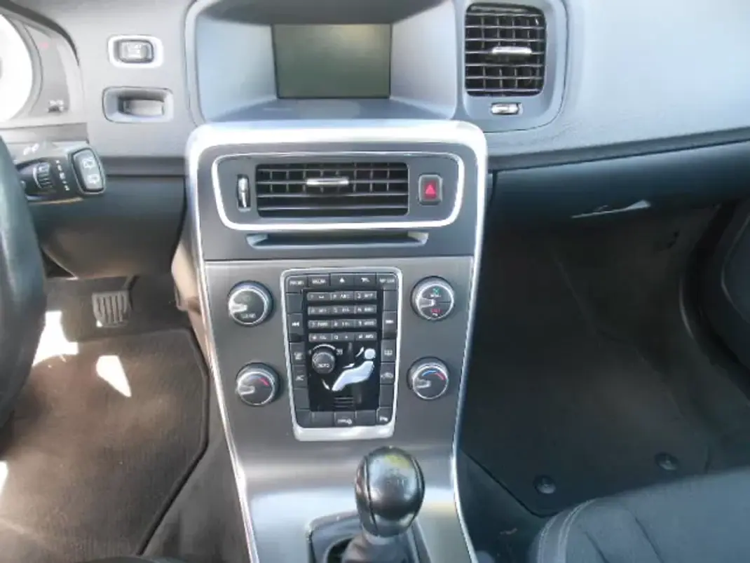 Volvo 121 2011 - 9750 EUR, 228544 km - AUTO.MOTO.pt - 228544km - foto 11 de 12