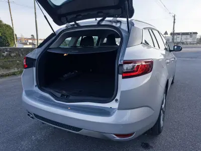 Renault Mégane Sport Tourer 2016 - 13990 EUR, 163000 km - AUTO.MOTO.pt - 163000km - foto 12 de 47