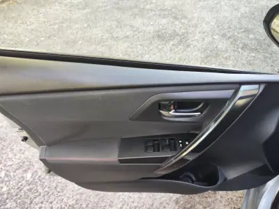 Toyota Auris Touring Sports 2015 - 12980 EUR, 229000 km - AUTO.MOTO.pt - 229000km - foto 24 de 39