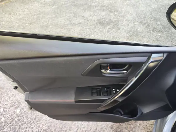 Toyota Auris Touring Sports 2015 - 11480 EUR, 229000 km - AUTO.MOTO.pt - 229000km - foto 24 de 39