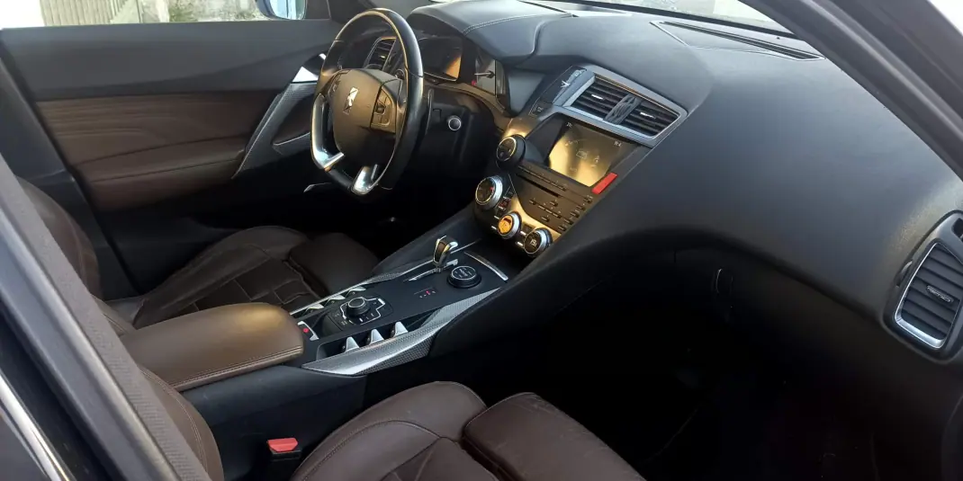 Citroën DS5 2013 - 12950 EUR, 216000 km - AUTO.MOTO.pt - 216000km - foto 17 de 26