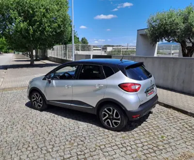Renault Captur 2015 - 12500 EUR, 154000 km - AUTO.MOTO.pt - 154000km - foto 4 de 14
