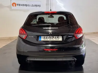 Peugeot 208 2016 - 9900 EUR, 90526 km - AUTO.MOTO.pt - 90526km - foto 6 de 22