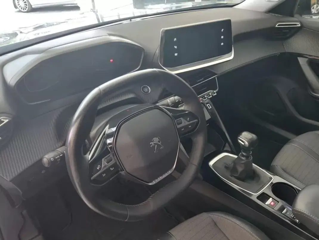 Peugeot 2008 2021 - 16900 EUR, 84000 km - 84000km - foto 10 de 21