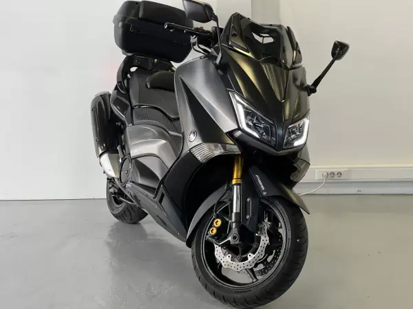 Yamaha TMAX 2015 - 8990 EUR, 25000 km - AUTO.MOTO.pt - 25000km - foto 3 de 26
