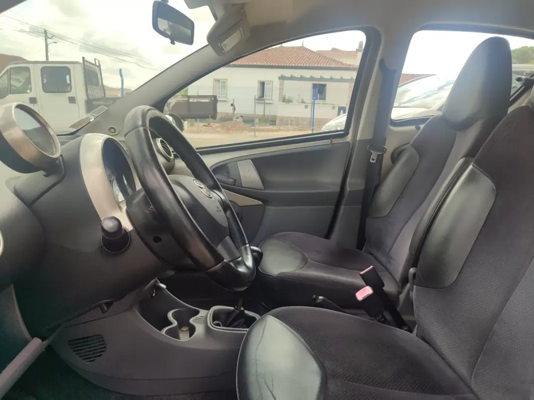 Toyota Aygo 2008 - 5990 EUR, 194000 km - 194000km - foto 12 de 17