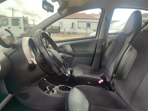 Toyota Aygo 2008 - 5990 EUR, 194000 km - AUTO.MOTO.pt - 194000km - foto 12 de 17