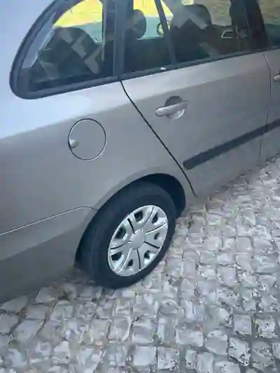 Skoda Fabia 2008 - 3250 EUR, 300000 km - AUTO.MOTO.pt - 300000km - foto 7 de 9