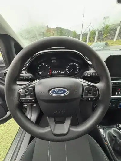 Ford Fiesta 2018 - 13490 EUR, 140000 km - AUTO.MOTO.pt - 140000km - foto 9 de 10