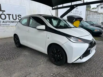 Toyota Aygo 2016 - 10900 EUR, 89310 km - AUTO.MOTO.pt - 89310km - foto 2 de 15