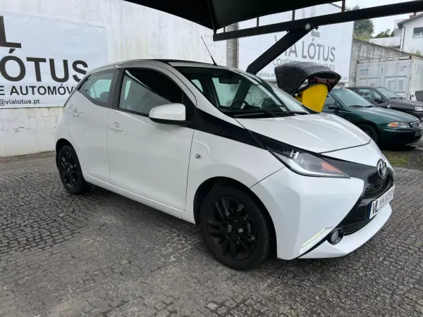 Toyota Aygo 2016 - 10900 EUR, 89310 km - AUTO.MOTO.pt - 89310km - foto 2 de 15