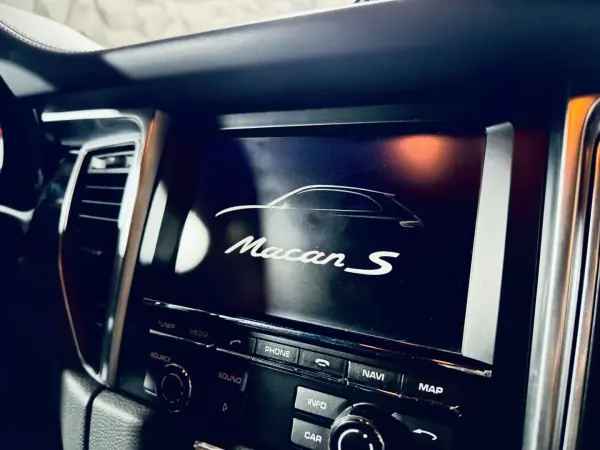 Porsche Macan 2014 - 42990 EUR, 205232 km - AUTO.MOTO.pt - 205232km - foto 31 de 33
