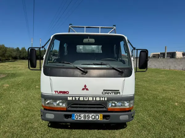 Mitsubishi Canter 2000 Diesel — 198 000 km · Bragança Mitsubishi Canter 2000 Diesel