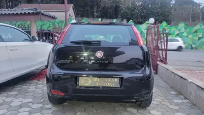 Fiat Punto 2016 - 6990 EUR, 160000 km - AUTO.MOTO.pt - 160000km - foto 10 de 13