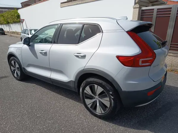 Volvo XC 40 2020 - 23990 EUR, 116700 km - AUTO.MOTO.pt - 116700km - foto 4 de 26