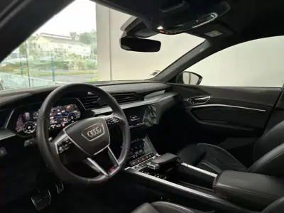 Audi Q8 e-Tron Sportback 2023 - 49500 EUR, 93000 km - AUTO.MOTO.pt - 93000km - foto 14 de 31