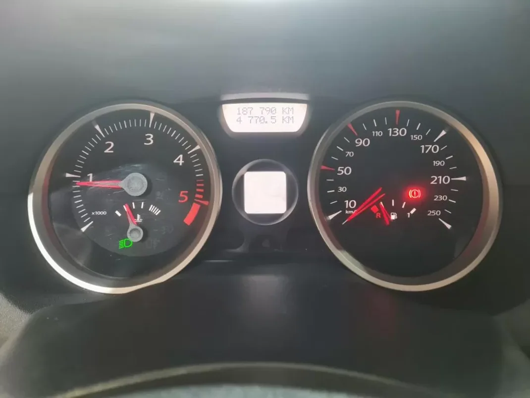 Renault Mégane Break 2007 - 5900 EUR, 187000 km - AUTO.MOTO.pt - 187000km - foto 9 de 16