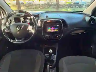 Renault Captur 2017 - 10500 EUR, 112999 km - AUTO.MOTO.pt - 112999km - foto 3 de 6