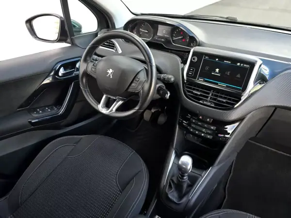 Peugeot 208 2019 - 9750 EUR, 75000 km - AUTO.MOTO.pt - 75000km - foto 30 de 37
