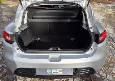 Renault Clio 2017 - 10950 EUR, 114000 km - AUTO.MOTO.pt - 114000km - foto 18 de 19