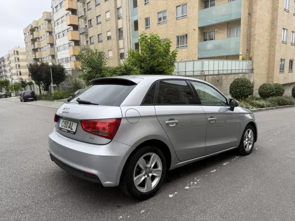 Audi A1 Sportback 2016 - 10950 EUR, 230000 km - AUTO.MOTO.pt - 230000km - foto 4 de 11