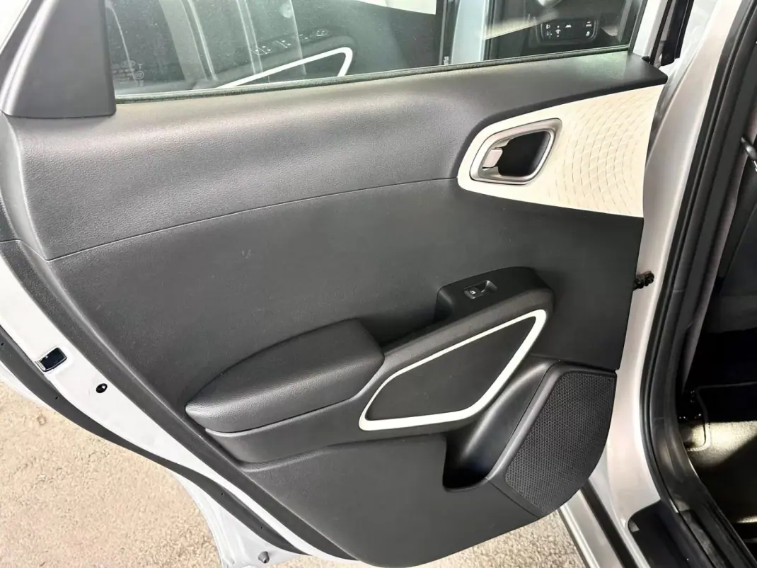 Kia e-Soul 2022 - 22900 EUR, 64656 km - AUTO.MOTO.pt - 64656km - foto 11 de 24