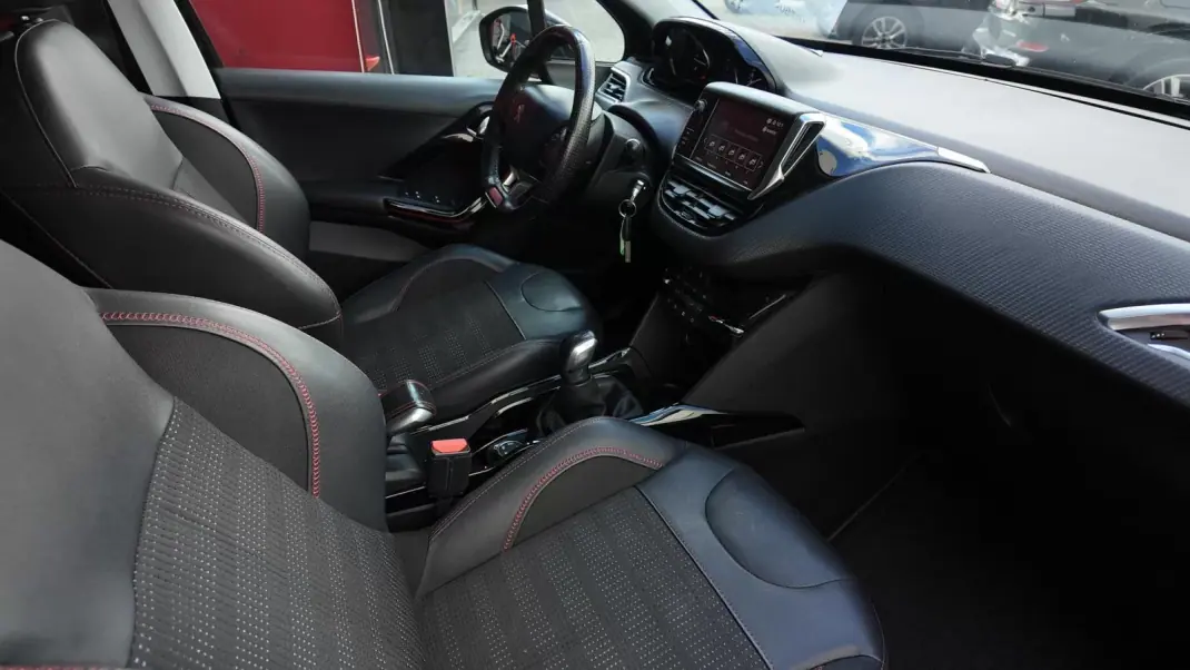 Peugeot 2008 2018 - 16750 EUR, 88000 km - AUTO.MOTO.pt - 88000km - foto 20 de 20