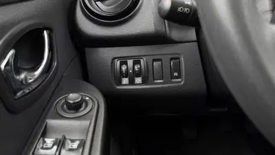 Renault Clio 2014 - 7900 EUR, 161121 km - AUTO.MOTO.pt - 161121km - foto 20 de 23