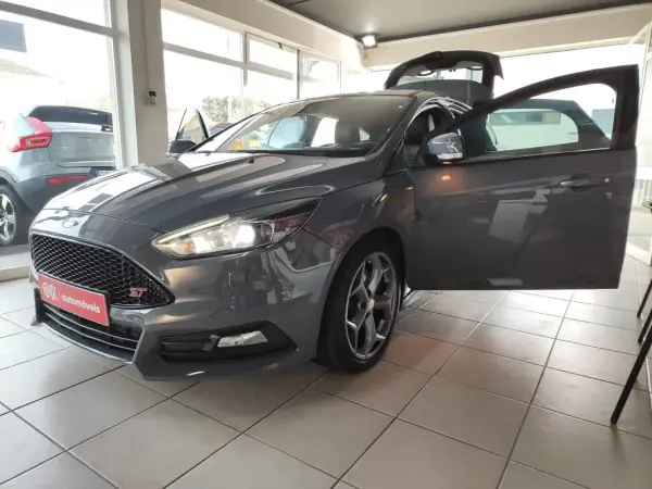 Ford Focus 2015 - 20500 EUR, 125550 km - AUTO.MOTO.pt - 125550km - foto 22 de 40