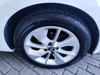 Renault Clio Sport Tourer 2018 - 8980 EUR, 250000 km - AUTO.MOTO.pt - 250000km - foto 22 de 23