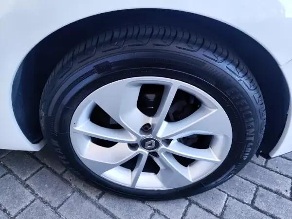 Renault Clio Sport Tourer 2018 - 7500 EUR, 250000 km - AUTO.MOTO.pt - 250000km - foto 22 de 23