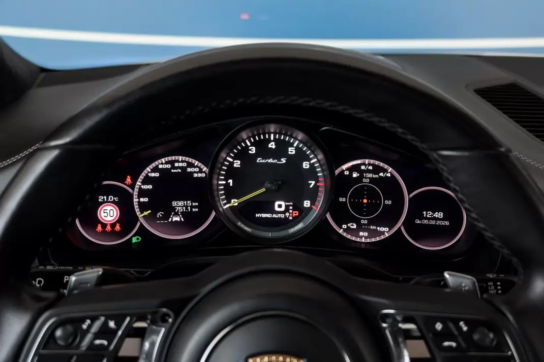 Porsche Cayenne Coupé 2021 - 120000 EUR, 93815 km - AUTO.MOTO.pt - 93815km - foto 8 de 22