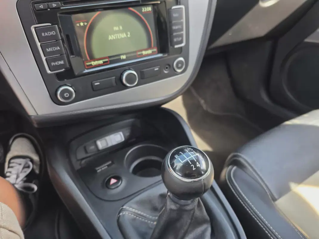 SEAT Leon 2012 - 9750 EUR, 166000 km - AUTO.MOTO.pt - 166000km - foto 6 de 15
