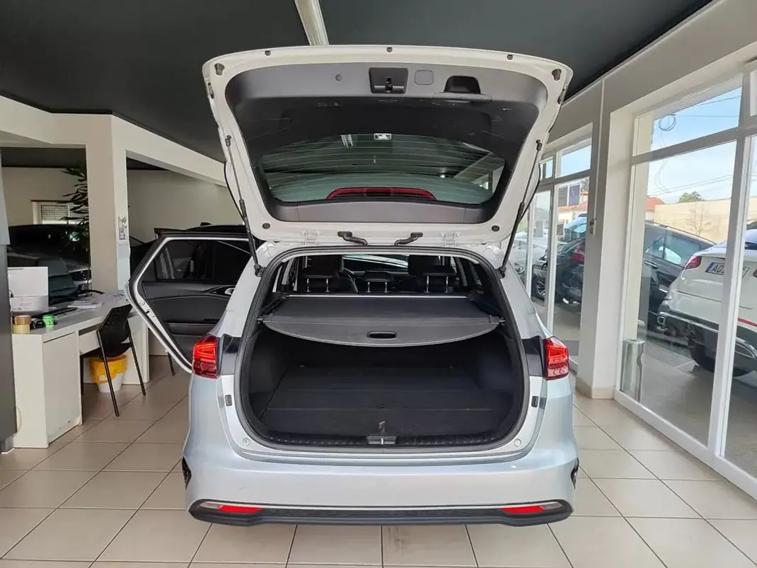 Kia Ceed SW 2019 - 18250 EUR, 70500 km - AUTO.MOTO.pt - 70500km - foto 15 de 35