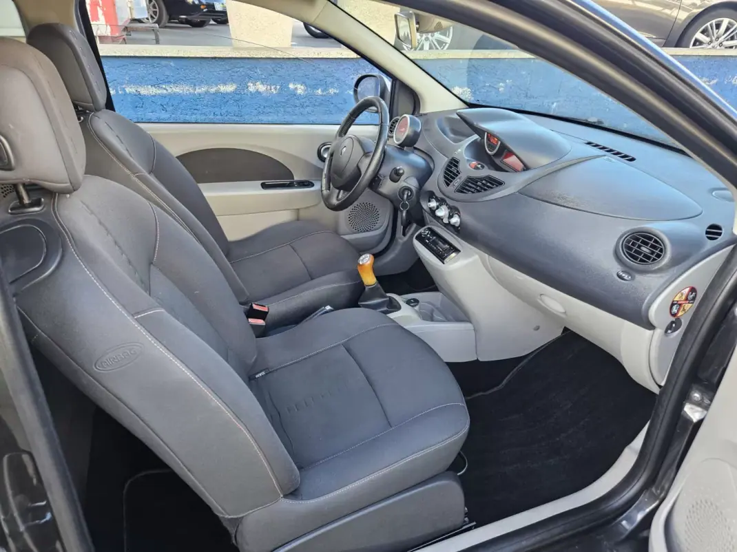 Renault Twingo 2009 - 3750 EUR, 190000 km - AUTO.MOTO.pt - 190000km - foto 4 de 7