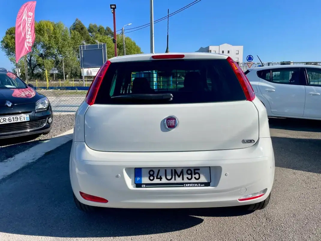 Fiat Punto 2018 - 7950 EUR, 174029 km - AUTO.MOTO.pt - 174029km - foto 6 de 24