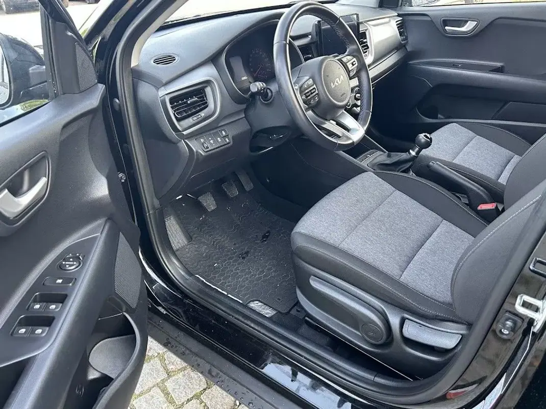 Kia Stonic 2023 - 17490 EUR, 23350 km - 23350km - foto 5 de 16