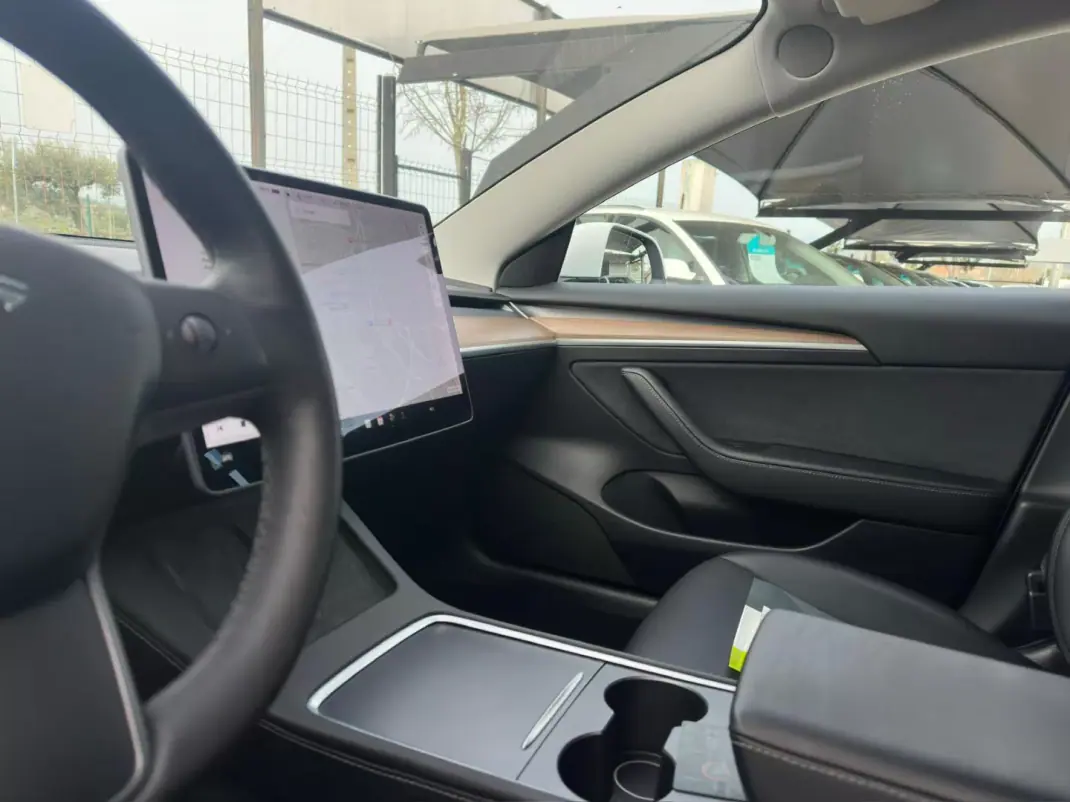 Tesla Model 3 2021 - 29900 EUR, 69729 km - AUTO.MOTO.pt - 69729km - foto 10 de 19