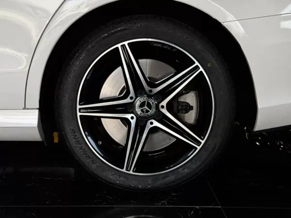 Mercedes-Benz E 300 2019 - 33490 EUR, 105000 km - AUTO.MOTO.pt - 105000km - foto 12 de 46