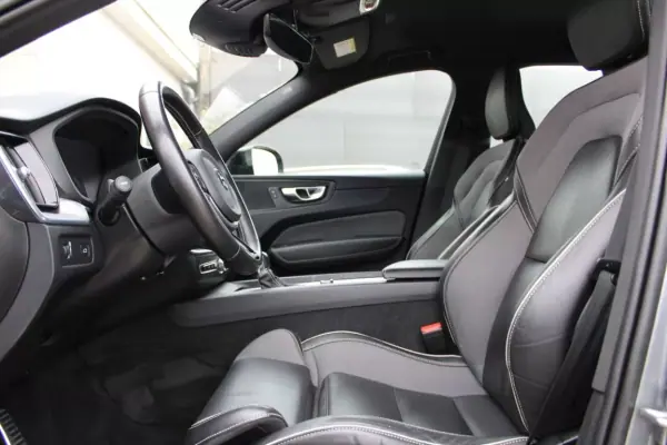 Volvo XC 60 2020 - 33990 EUR, 168000 km - AUTO.MOTO.pt - 168000km - foto 18 de 37