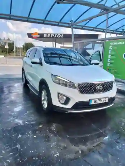 Kia Sorento 2015 - 17000 EUR, 209000 km - AUTO.MOTO.pt - 209000km - foto 3 de 4