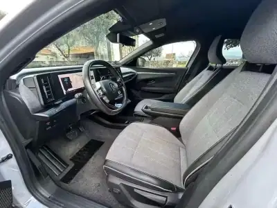 Renault Mégane E-Tech 2022 - 24999 EUR, 101000 km - AUTO.MOTO.pt - 101000km - foto 21 de 35