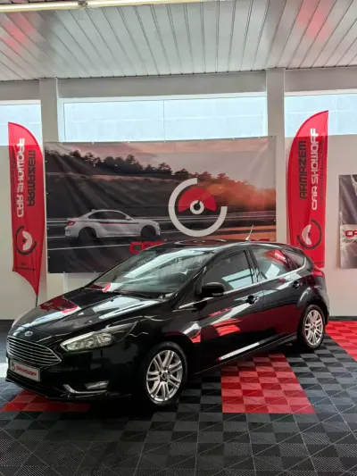 Ford Focus 2018 - 10900 EUR, 145000 km - AUTO.MOTO.pt - 145000km - foto 3 de 9