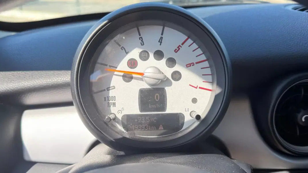MINI 3 Portas 2011 - 8100 EUR, 219938 km - 219938km - foto 9 de 10