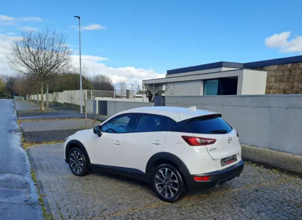 Mazda CX-3 2019 - 16500 EUR, 99000 km - AUTO.MOTO.pt - 99000km - foto 4 de 13