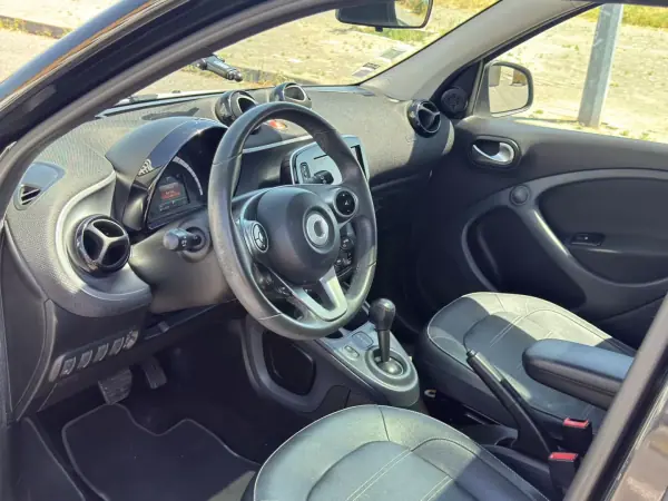 Smart ForFour 2016 - 11995 EUR, 84000 km - AUTO.MOTO.pt - 84000km - foto 24 de 42