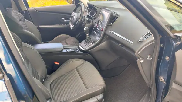 Renault Scénic 2019 - 13850 EUR, 196964 km - AUTO.MOTO.pt - 196964km - foto 11 de 15