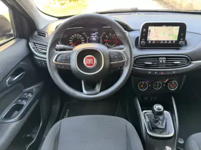 Fiat Tipo Station Wagon 2018 - 12900 EUR, 92385 km - AUTO.MOTO.pt - 92385km - foto 9 de 25